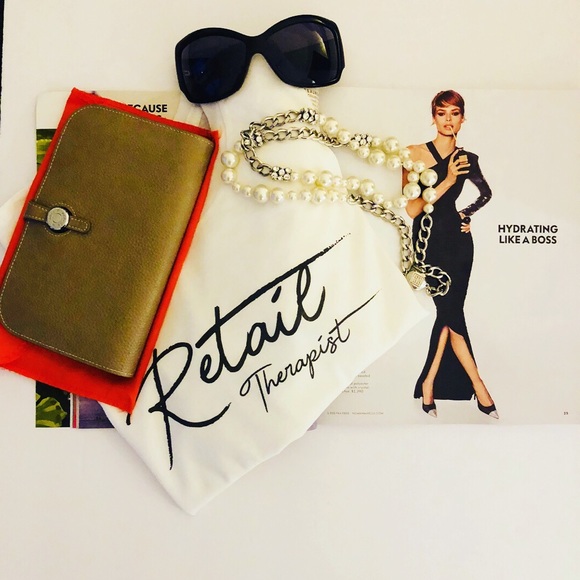 Retail Therapist T Shirt - Picture 5 of 6